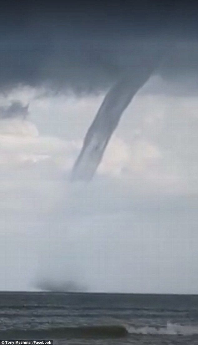 Dundee Beach resident Tony Mashman filmed the spout for more than two minutes and it showed no sign of slowing