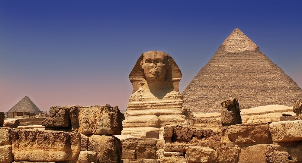 sphinx great pyramid