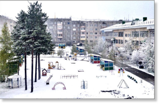 Click to enlarge Residents of Surgut, Noyabrsk, Novy Urengoy and other cities woke on 1 June, the first day of summer, to find it looked more like Chirstmas.