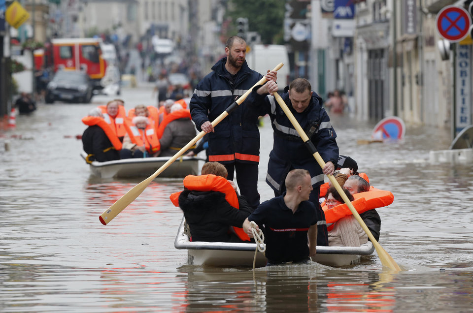 Click to enlarge floods europe france