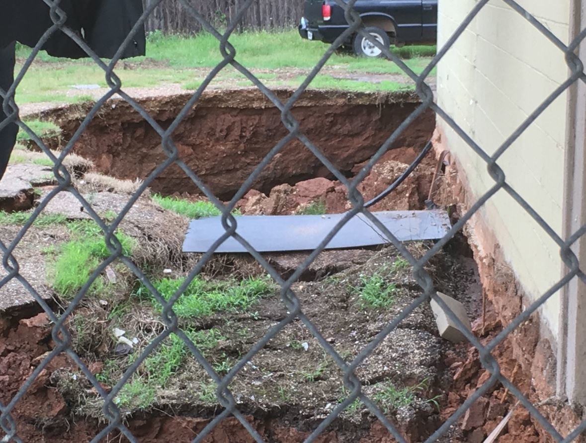 Massive Growing Sinkhole Raises Concern In Shreveport Louisiana