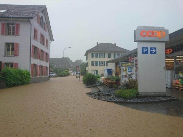 Whole streets were transformed veritable Lakes Landscapes
