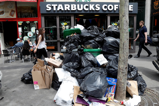 Click to enlarge Trash piled up throughout Paris during a strike of garbage collectors