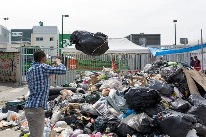 Click to enlarge man tossed garbage in France