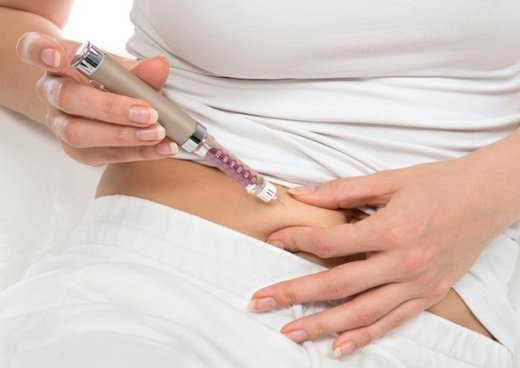 Click to enlarge injecting insuling