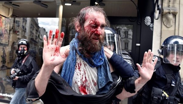 paris protester