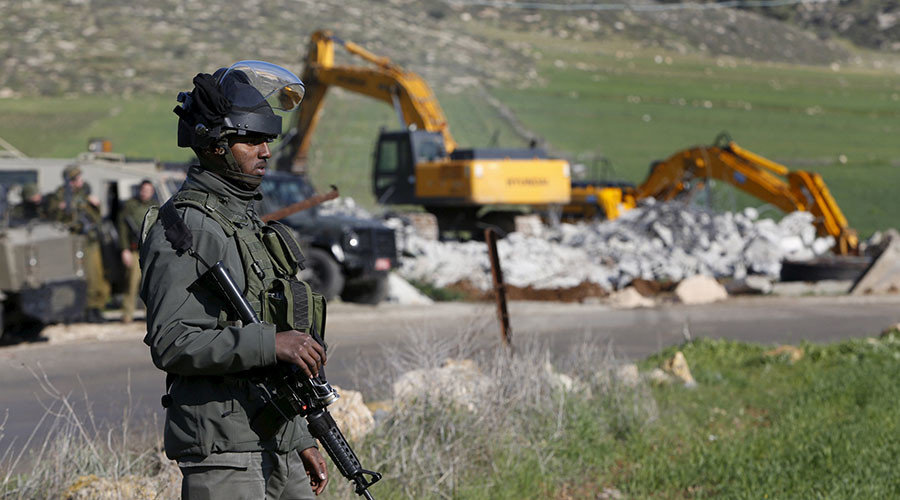 Israeli soldier guarding construction