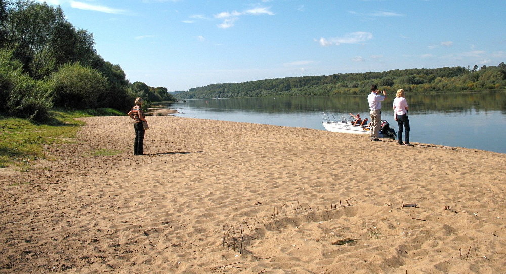 Click to enlarge moscow russia homeless program people on beach