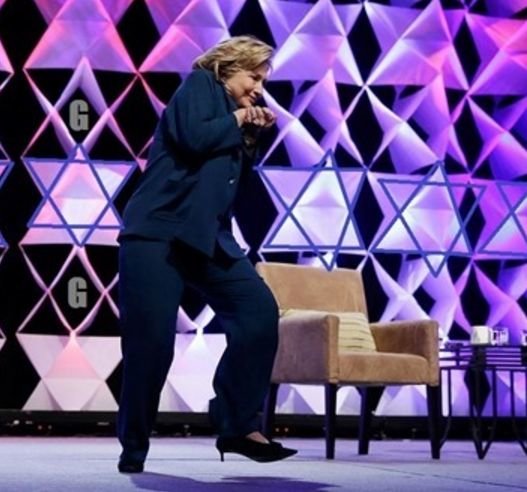 Shoe thrown at Clinton