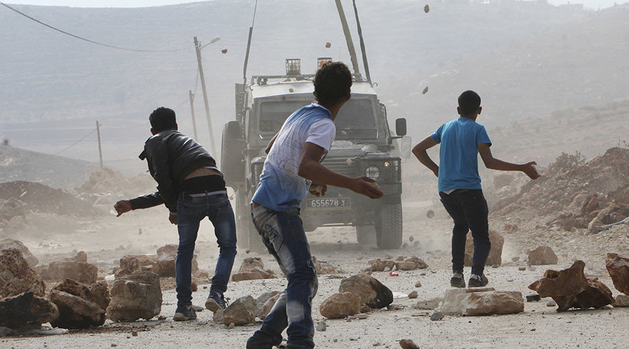 palestine stones throwing
