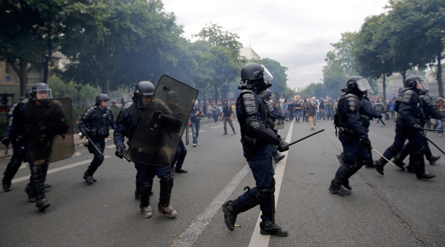 Click to enlarge French riot police