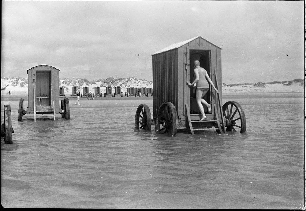 Click to enlarge bathing machines
