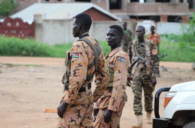 South Sudanese policemen and soldiers