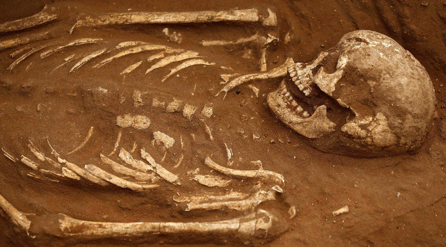 Click to enlarge Skeleton at Philestine cemetary