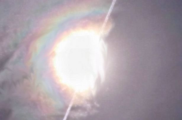 Click to enlarge Sun halo and smaller halo