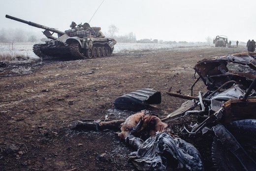 Donbass Ukraine war soldiers tanks 