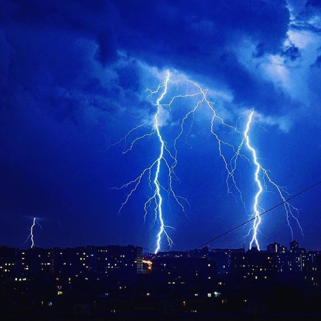 Click to enlarge thunderstorm lightening moscow july 2016