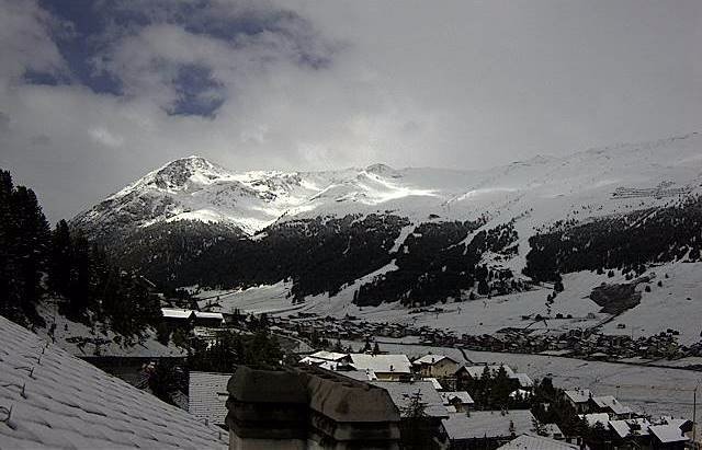 Fresh snow to 1800m in Livigno this morning - 14 July 2016