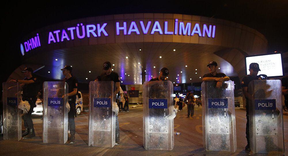 Police block Istanbul airport entrance