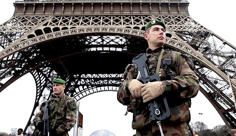 Eifle and 2 soldiers