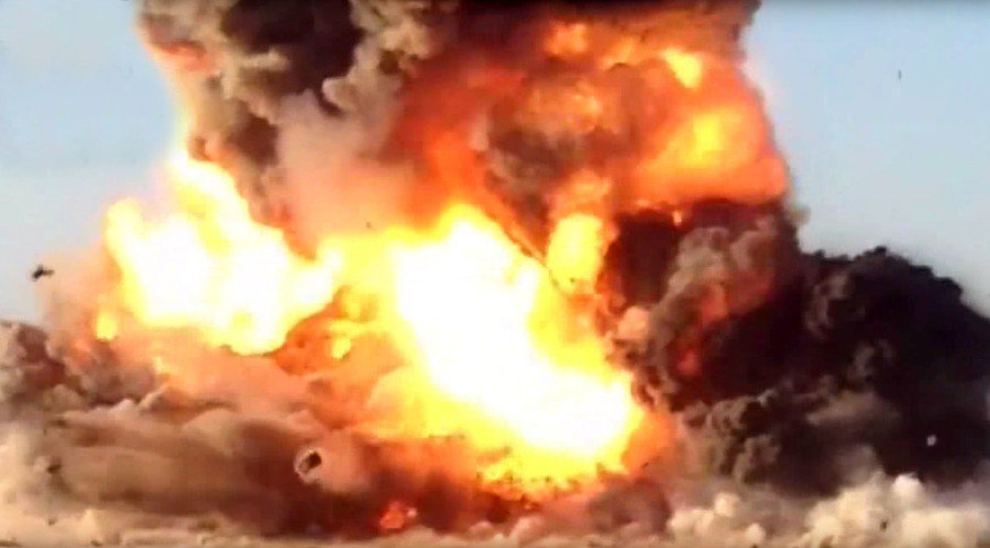 Iraq Suicide truck bomb destroyed