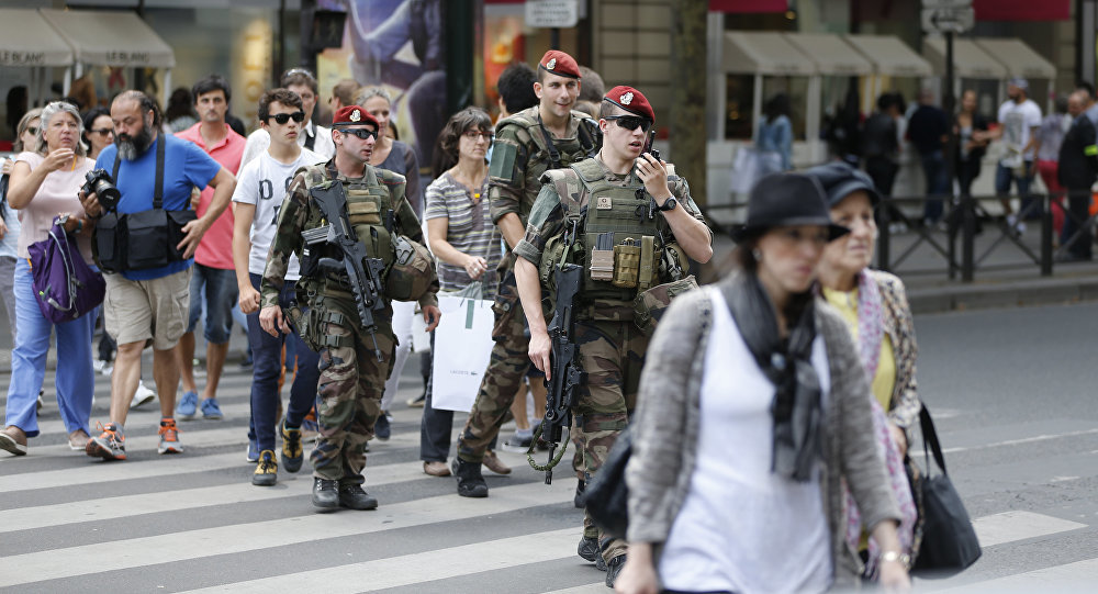 Click to enlarge French anti-terror soldiers