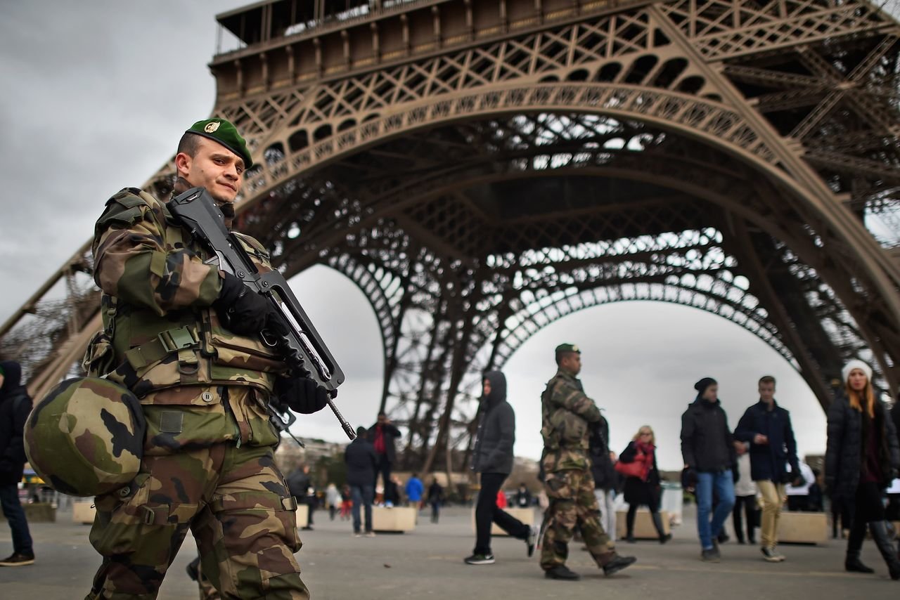 Click to enlarge eiffel tower military
