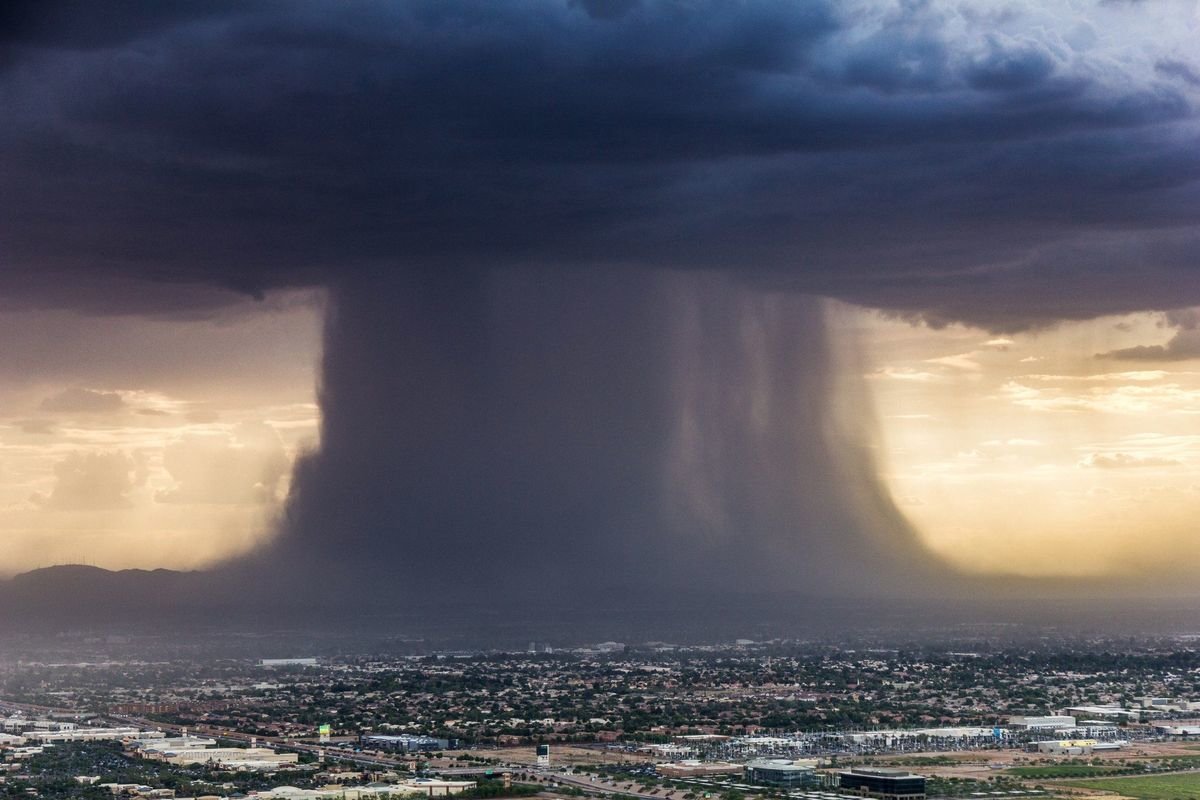 Click to enlarge Zoomed in image of the rain shaft associated with the microburst.