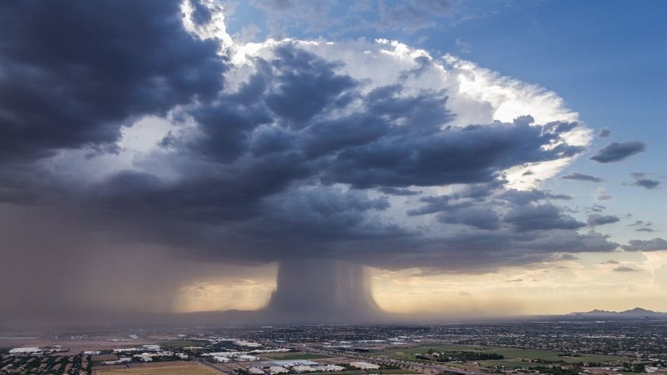 Click to enlarge Microburst looms over Phoenix on July 18, 2016
