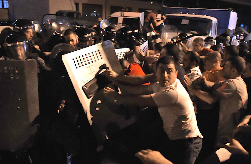 Click to enlarge protesters Yerevan