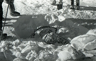 Click to enlarge Dyatlov pass dead body