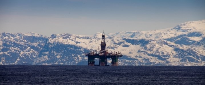 Arctic oil rig