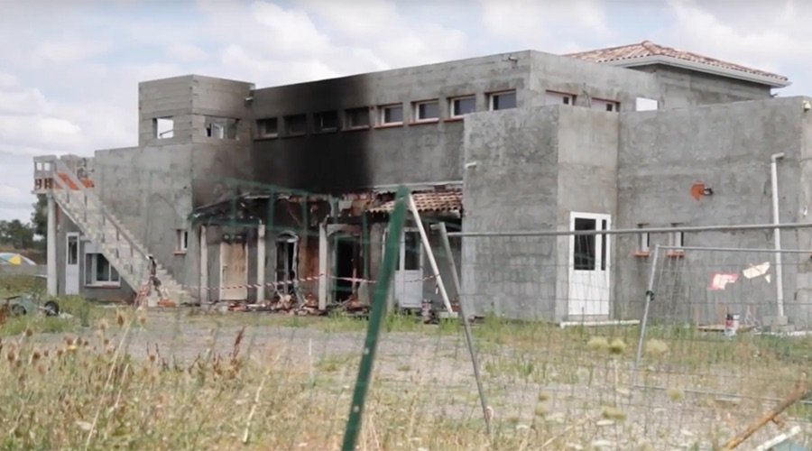 mosque fire muret