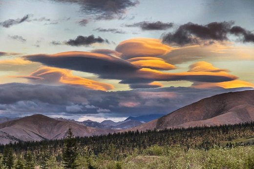 Lenticular clouds