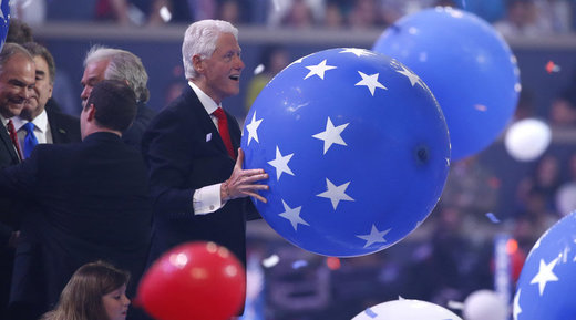 "I don't feel your pain": Bill Clinton refuses to give balloon to little girl