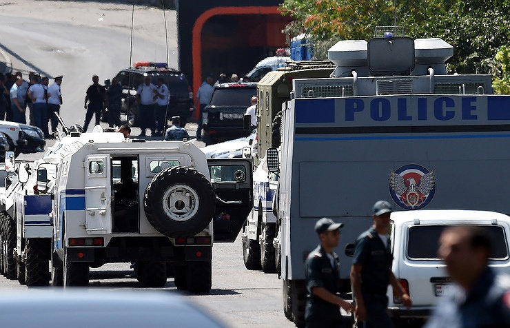 Yerevan police station hold up