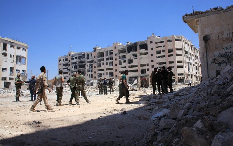 Syrian army soldiers patrol 