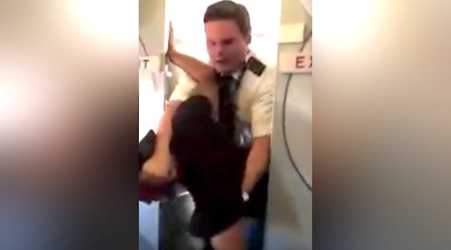pilot subdues passenger