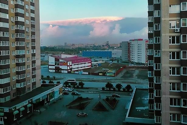Click to enlarge nuclear cloud