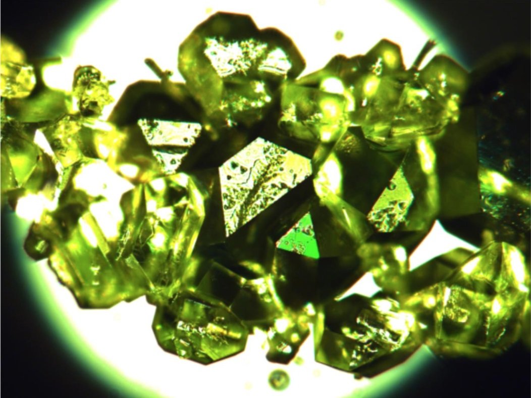 Synthetic zhemchuzhnikovite