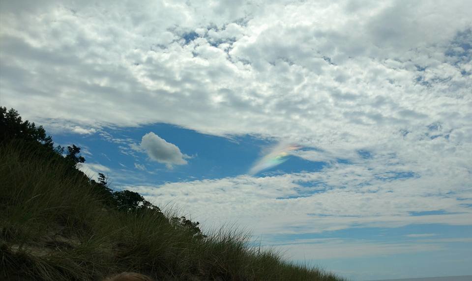 Click to enlarge Circumhorizontal arc in Michigan