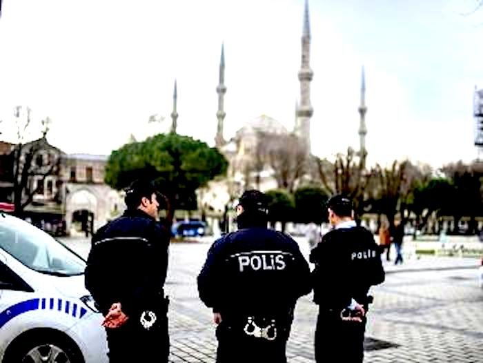 Istanbul travelers police