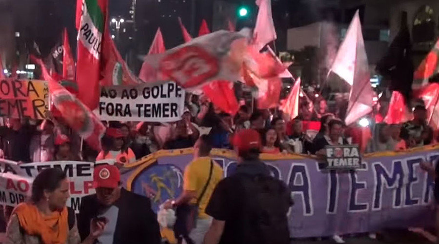 Click to enlarge Pro-Rousseff protests