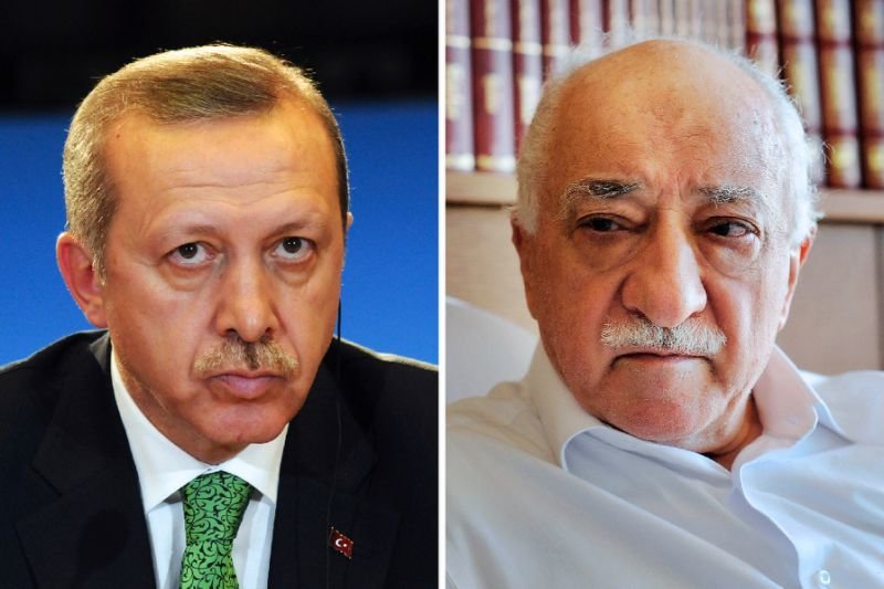 Turkey's President Recep Tayyip Erdogan (L) and Islamic preacher Fethullah Gulen (R)