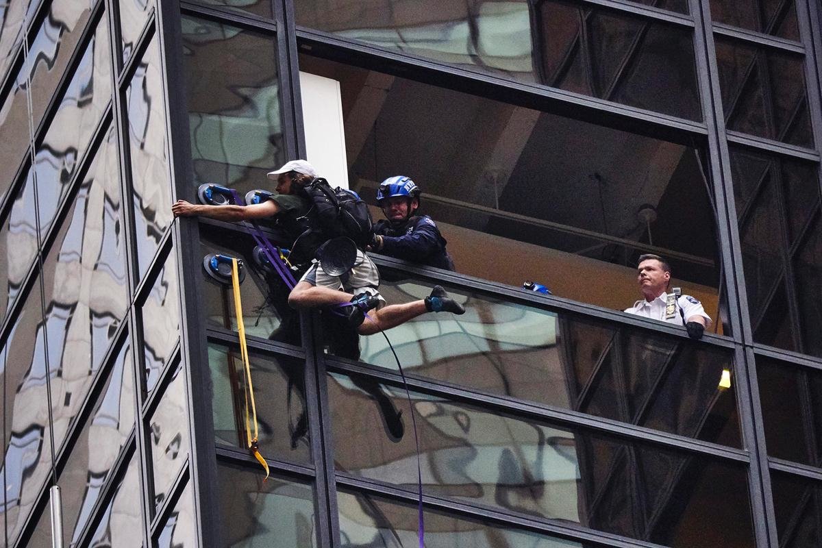 Click to enlarge Trump Tower climber