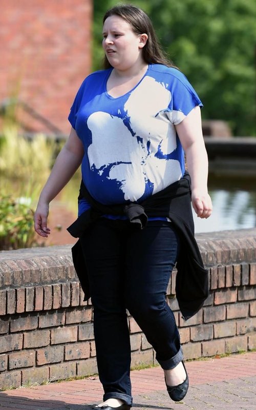Click to enlarge woman eats snake heads
