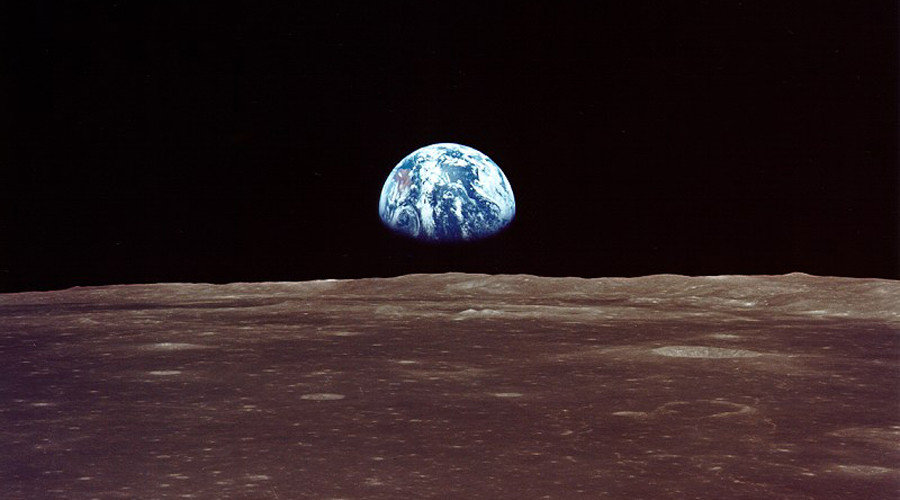 Click to enlarge View of Earth from moon