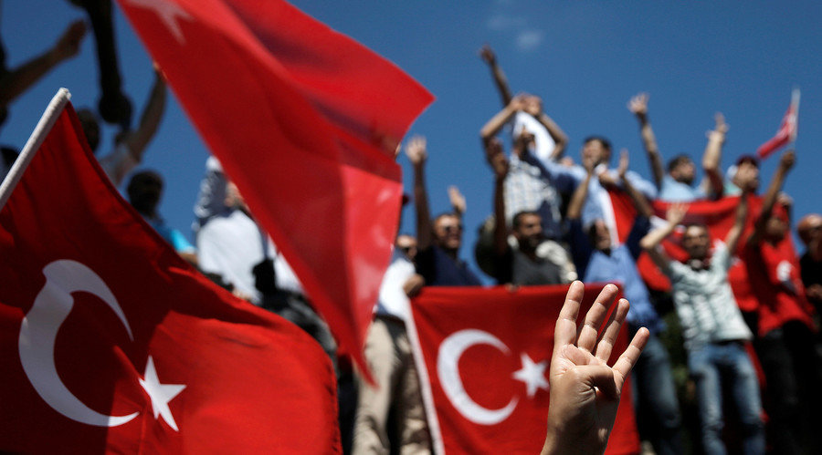 People with Turkish flags