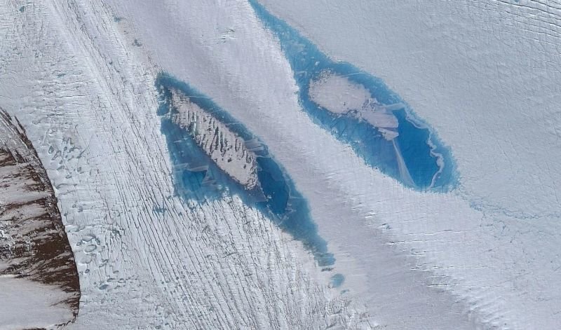 Click to enlarge Lakes on Langhovde Glacier