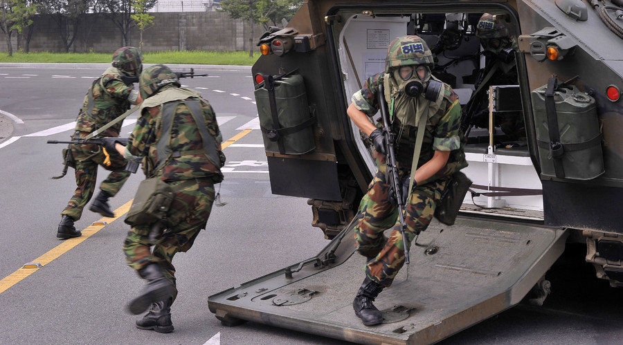 Click to enlarge South Korean soldiers